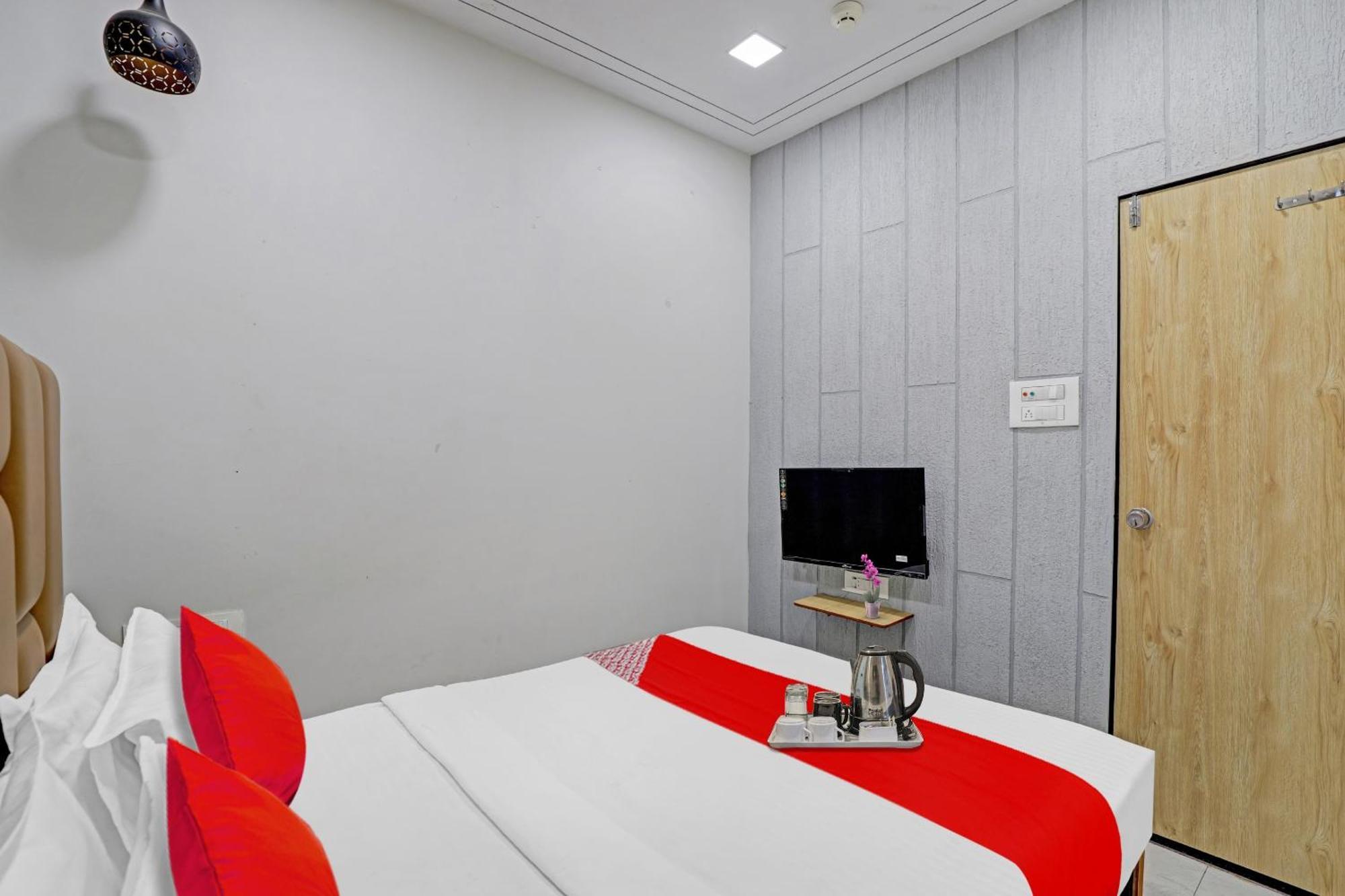 Hotel O Royal Orbit Surat Zewnętrze zdjęcie